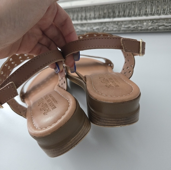 Bella Vita Zoe Wedge Sandal. Color Whiskey Leather. Size 6. NewHighlight a num - Picture 5 of 6